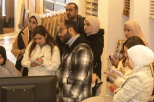 ورشة تكسية الجدران والسقوف أيوب استيتية مبادرة فكرة معمارية في معرض أيوب استيتية مواد تكسيات الجدران في التصميم الداخلي Interior finishing workshop Ayoub Istatieh زيارة فريق مبادرة فكرة معمارية إلى معرض أيوب استيتية العالمية وحضور ورشة تكسية الجدران والسقوف للتعرف على مواد التشطيبات والبلاط والأسقف.