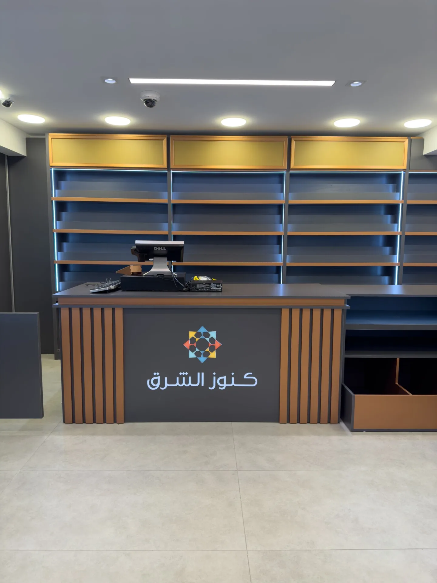 تنفيذ ديكور معرض كنوز الشرق للتدخين